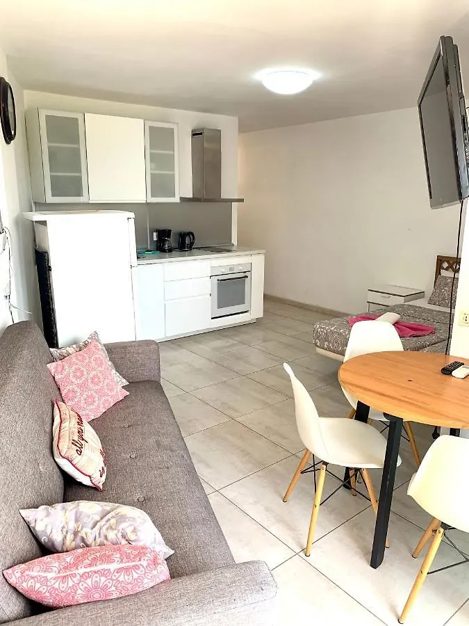 Sunny Escape, Parque Santiago 2 Apartment Arona